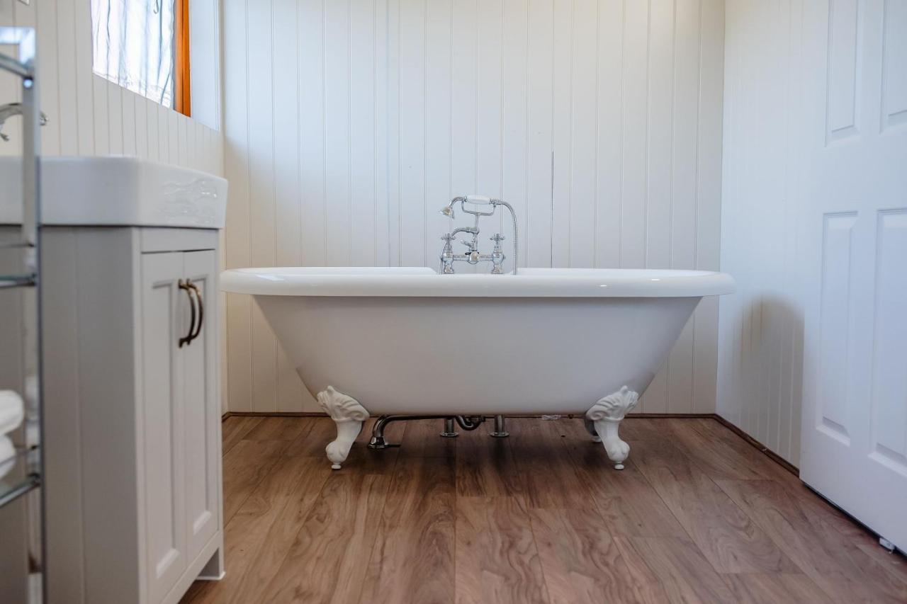 Hencote Vineyard Glamping Village Shrewsbury Exteriör bild